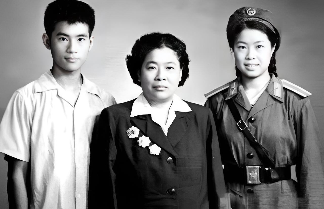 1933年，许世友听说部队有一位出身武当的女侠，就要上前切磋一番，看看到底是武当