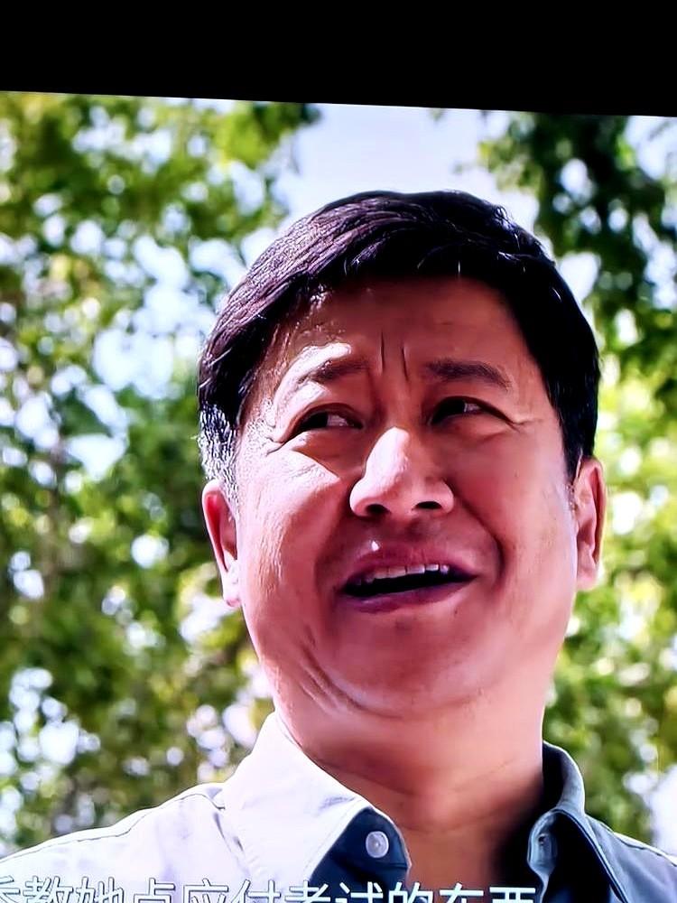 张国强差点因为声音，被骂上热搜。

他在《藏海传》里演皇帝，一开口，观众就炸了，