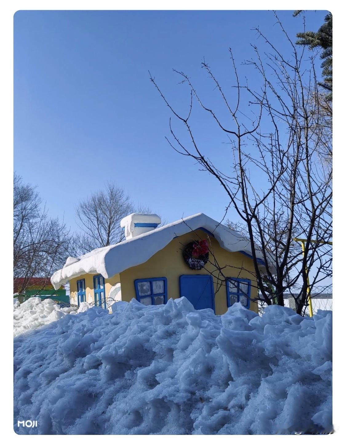 50岁该不该给60岁的让座，这还挺让人纠结的。在公交车上，让座这事一直争议不断。