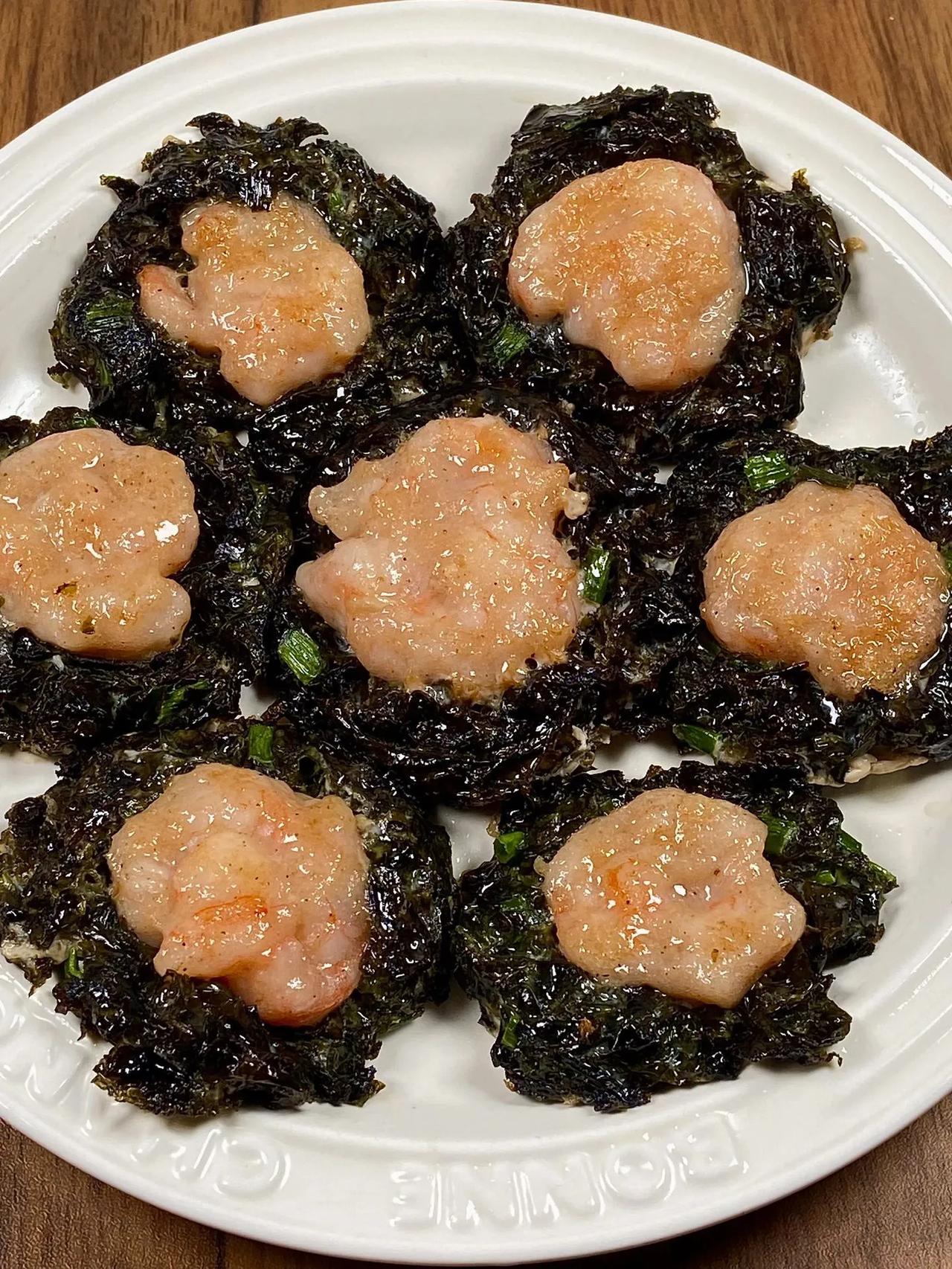 婆婆今天做紫菜虾滑饼!太好吃了!
这个搭配真的绝，鲜味十足!关键做法也超简单!
