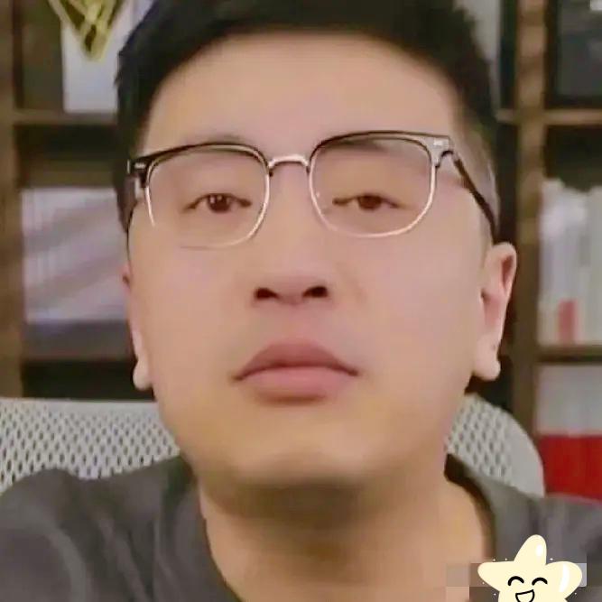 深挖张雪峰的出身才懂，
他哪是什么天生的人生赢家，
张雪峰根本不是资源咖，他就是