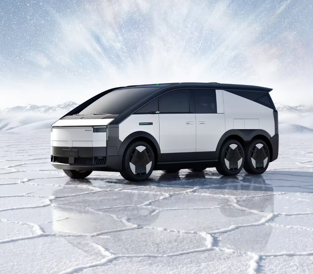 小鹏汇天陆地航母三款车色公布这个外观大家觉得怎么样？ 