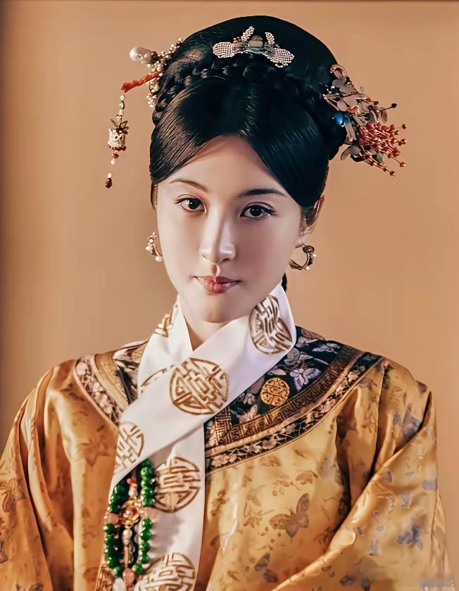 本来是看陈晓做生意的。结果演慈禧的这个演员一出场，瞬间勾起了我的兴趣，原来她在戏