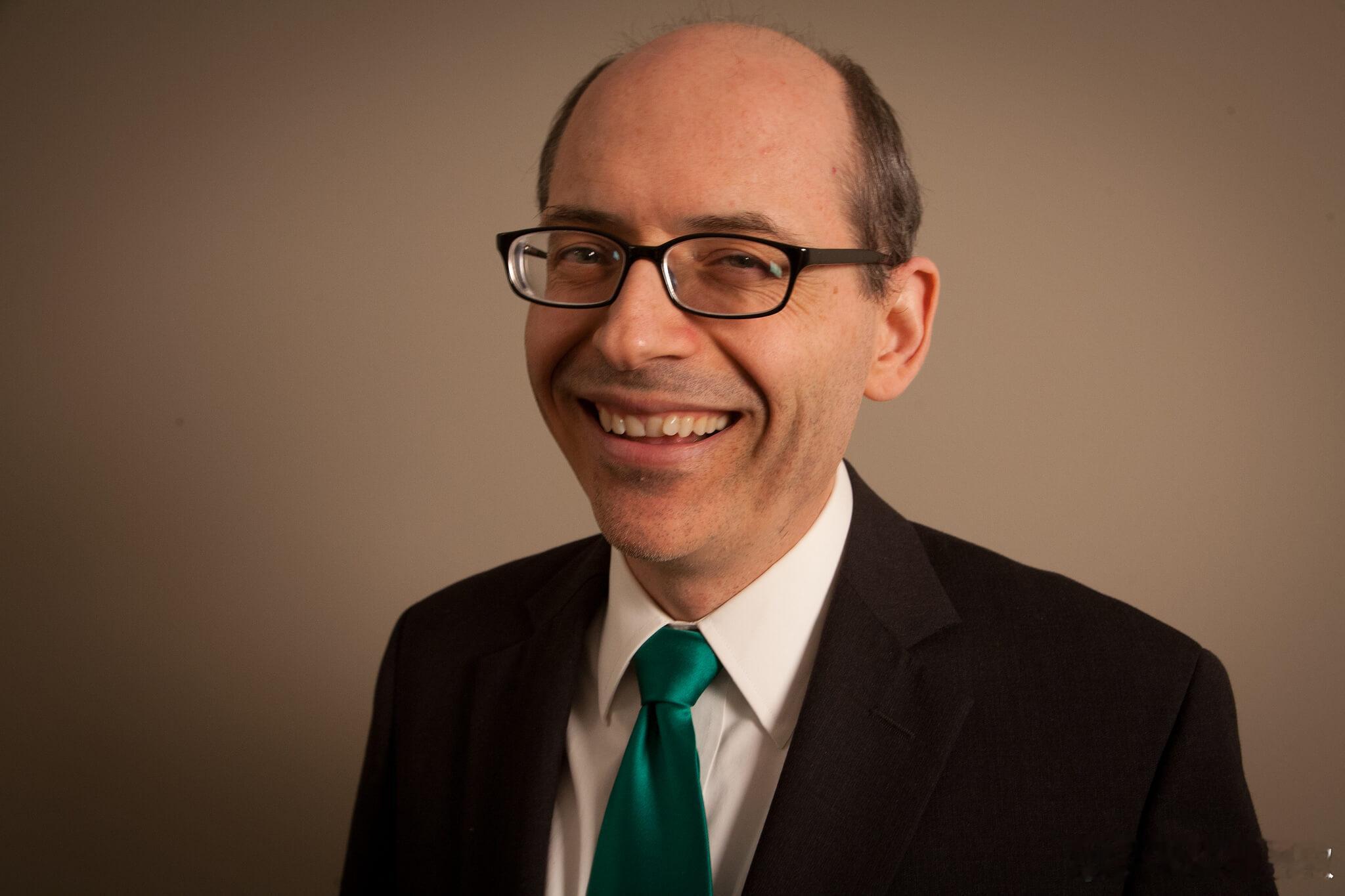 【格雷格医生推荐的B12摄入量】（1）对于65岁以下的成年人来说，获取B12的最