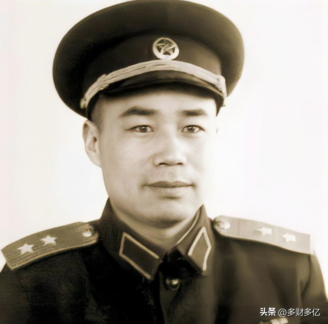女儿随口提起老战友，王近山瞬间动容，这对名将情谊藏着太多热血过往
 
王近山去安