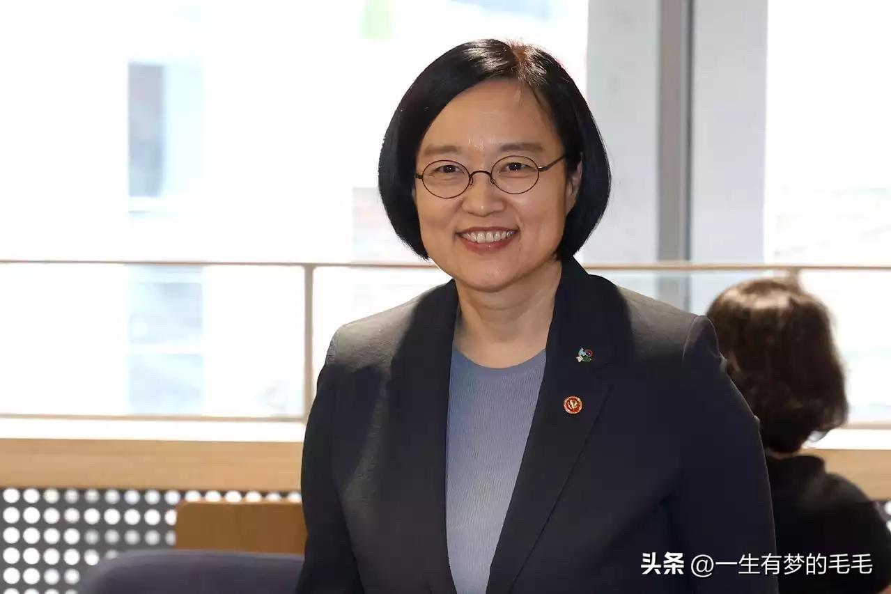 22日，韩国国务总理候选人韩圣淑再度因亲属房屋租赁事宜引发讨论。有相关合同信息显