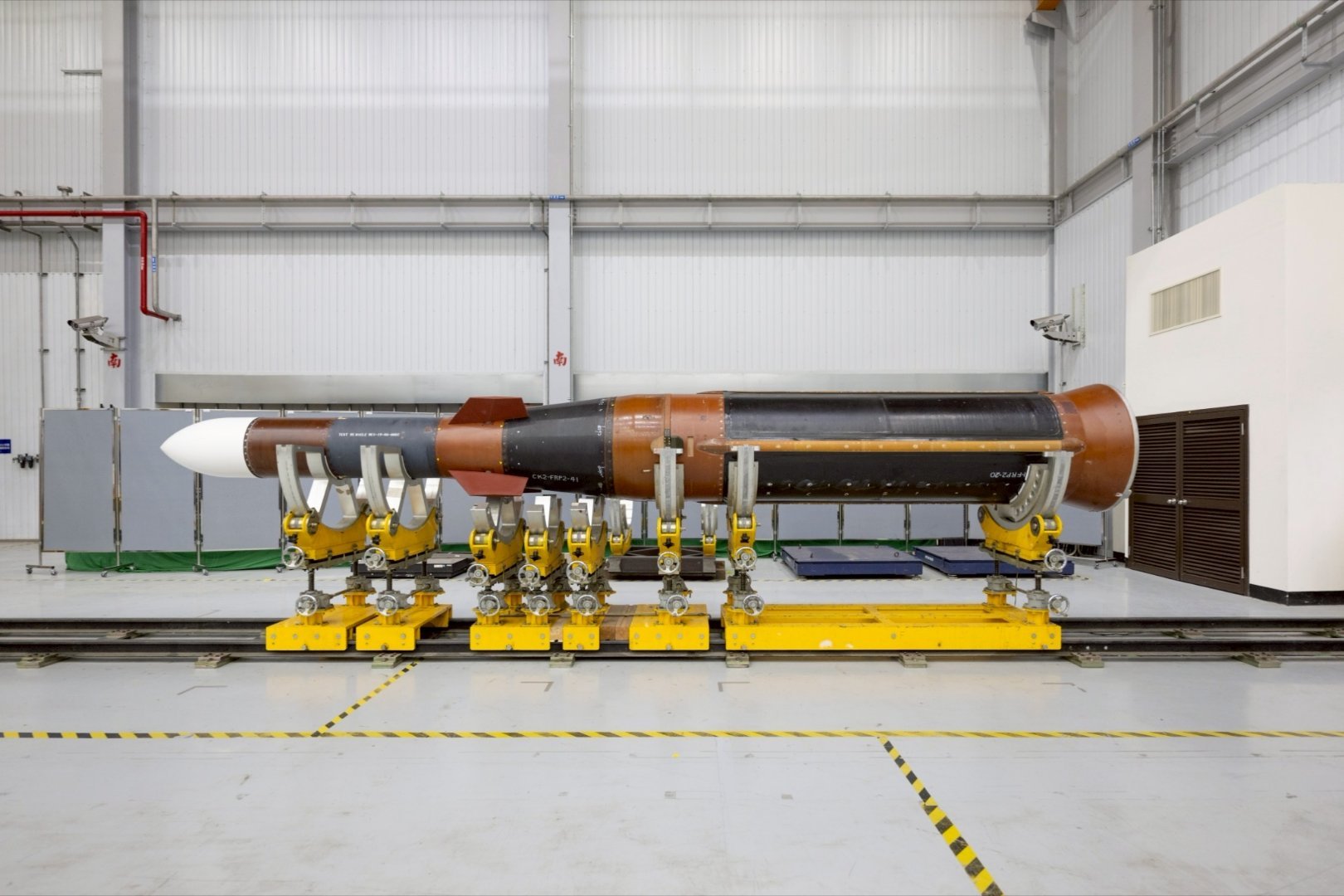 赖清德视察台湾军工，图为天弓-4导弹。 