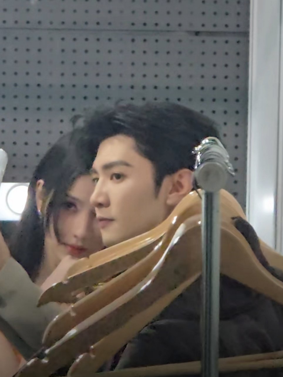 谁有QQ去问一下陈都灵陈哲远这对合照还发不发了 