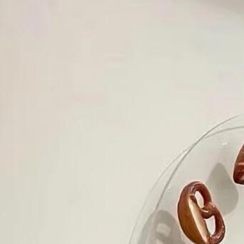 人生不止一个方向，活着的花，有一万种开法。在平凡中坚持，在知足中常乐。心中有光，