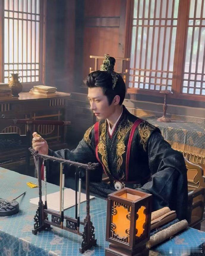 李歌洋长文告别裴慎之 李歌洋的长文让裴慎之从纸片人变成了“有温度的遗憾”：他懂他