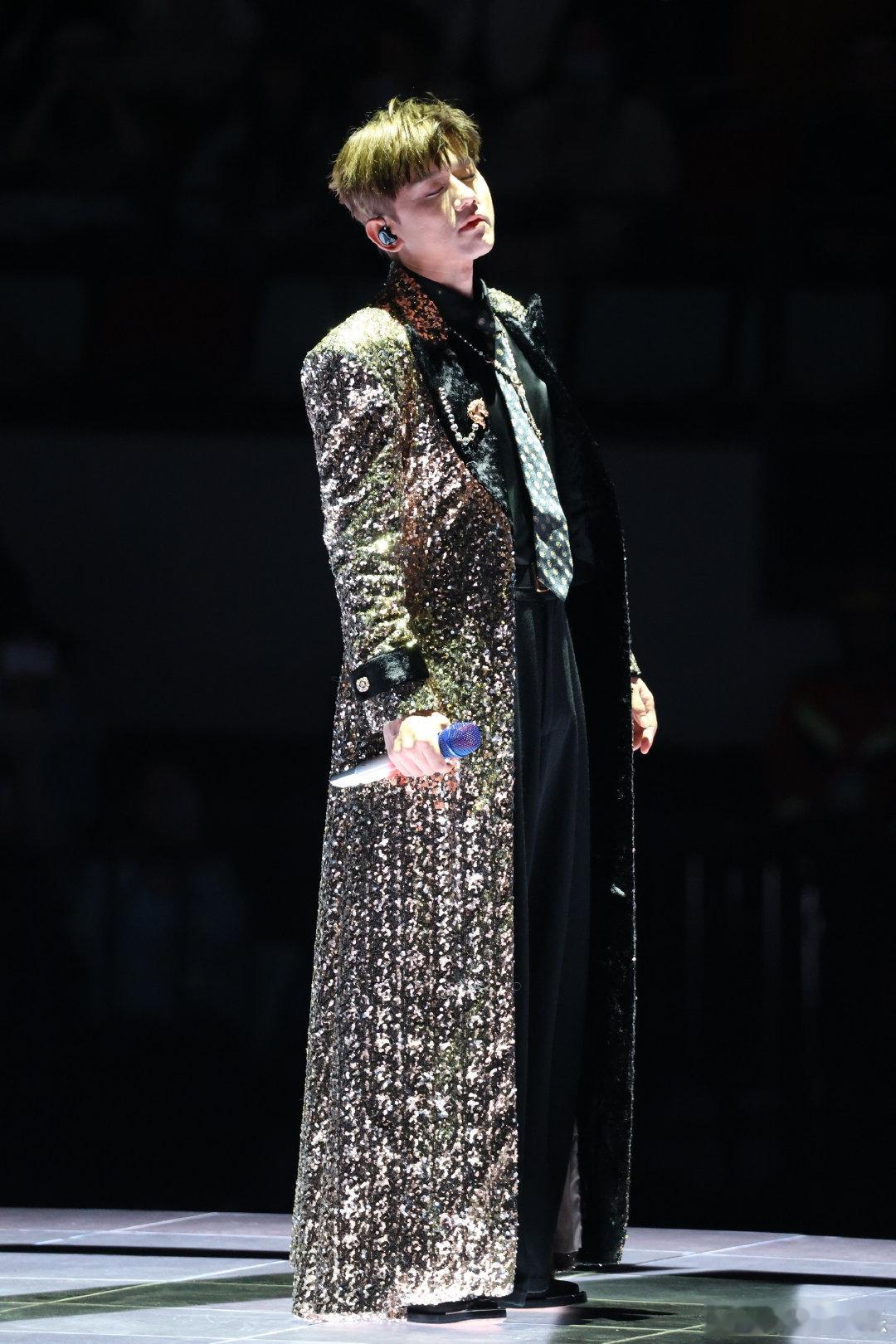 张杰在成都唱天下的适配度 张杰未live巡回演唱会 狠狠共情！张杰在成都唱《天下