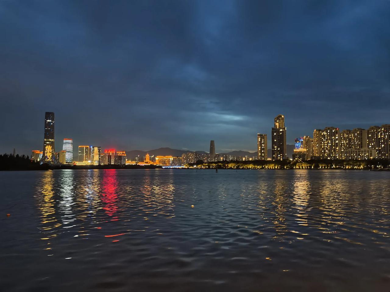 【头条发涉台文章真是难！】
---
刚又一篇文章修改了5次还没过....
我..