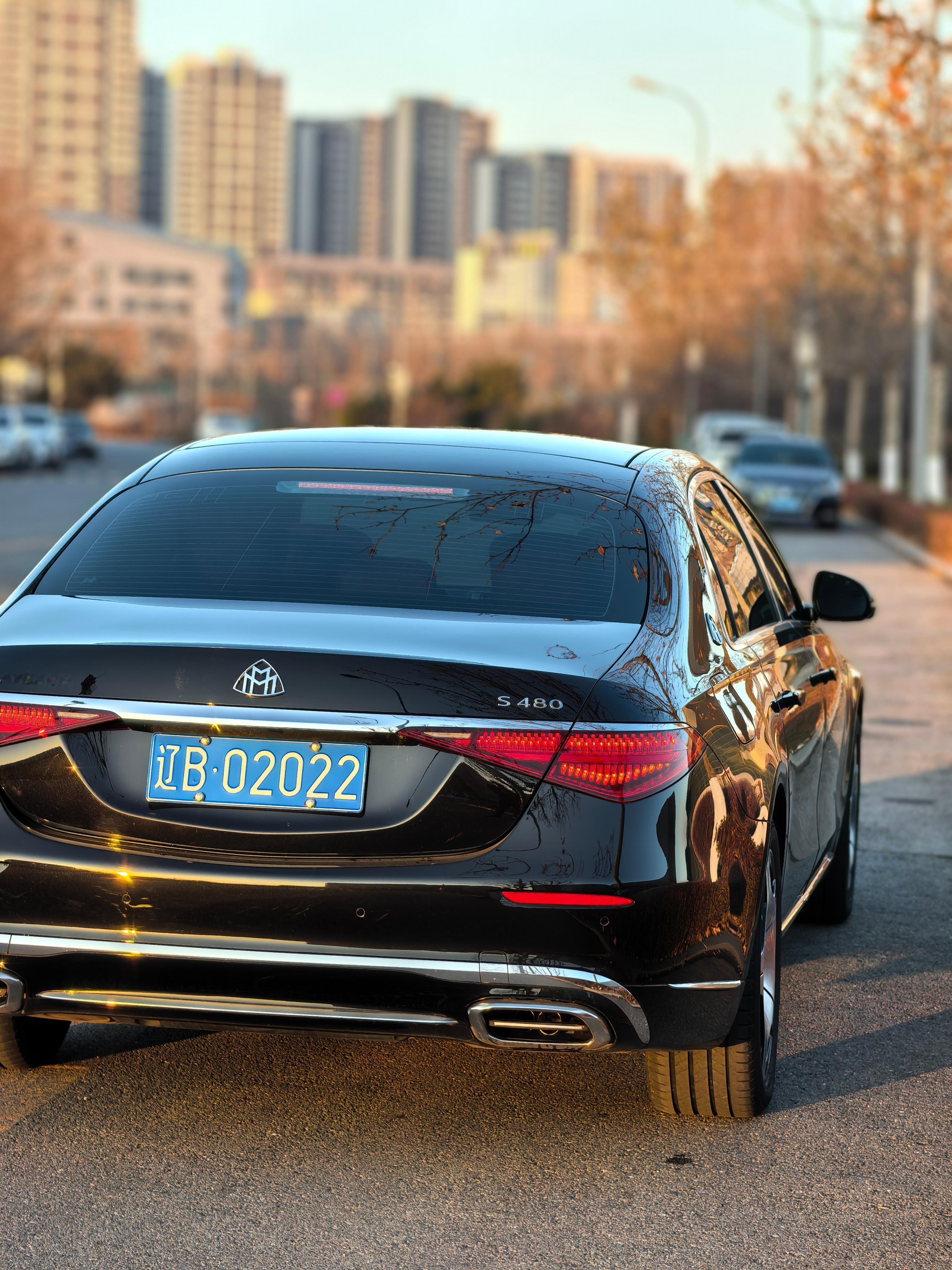 卷到清北毕业后却给二本毕业生打工 有点伪命题，好学校是加分项，是阶段性的肯定，但