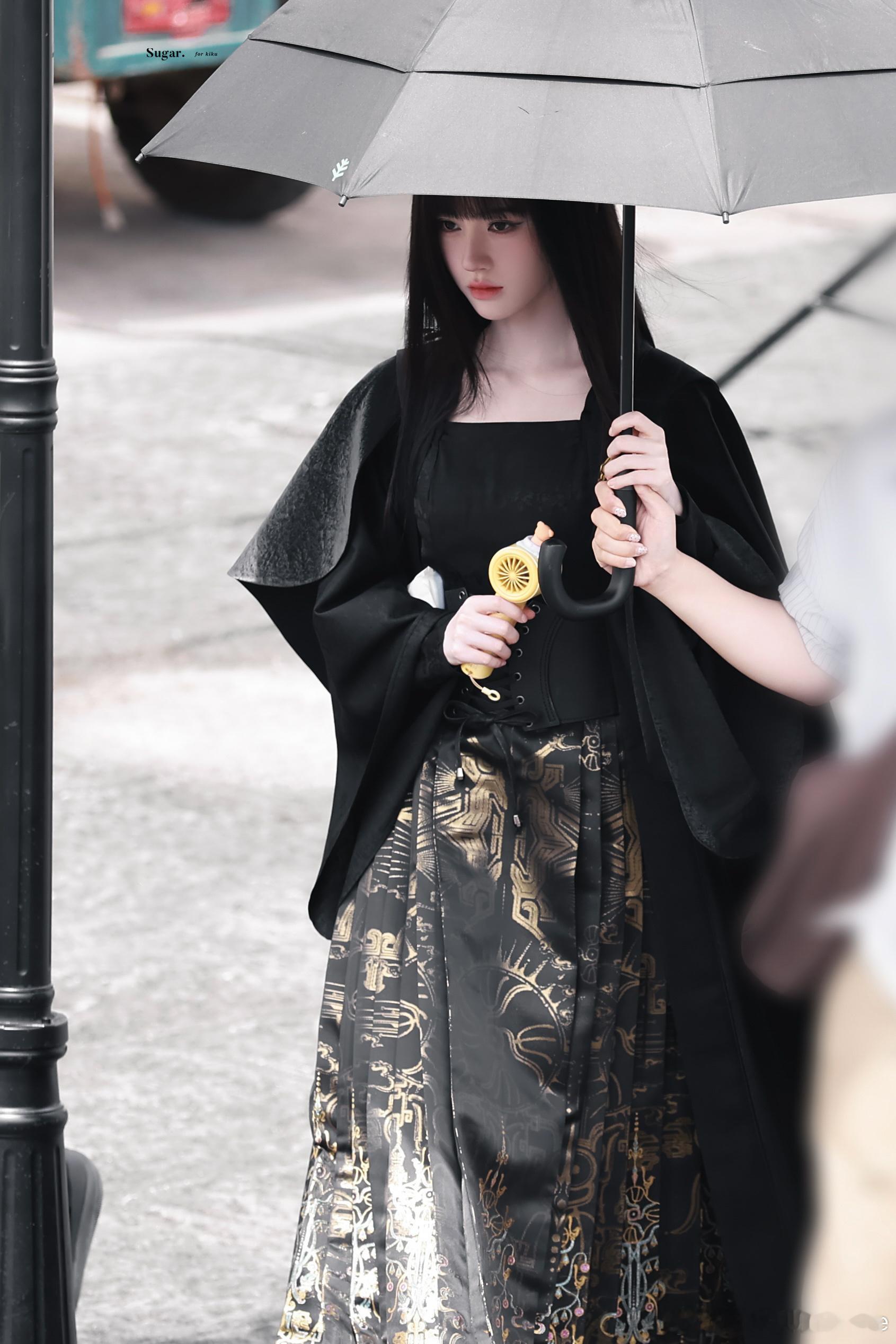 鞠婧祎  jjy千香有效播放量破亿 jjy鞠婧祎万花世界开机仪式逆应援 世界不停