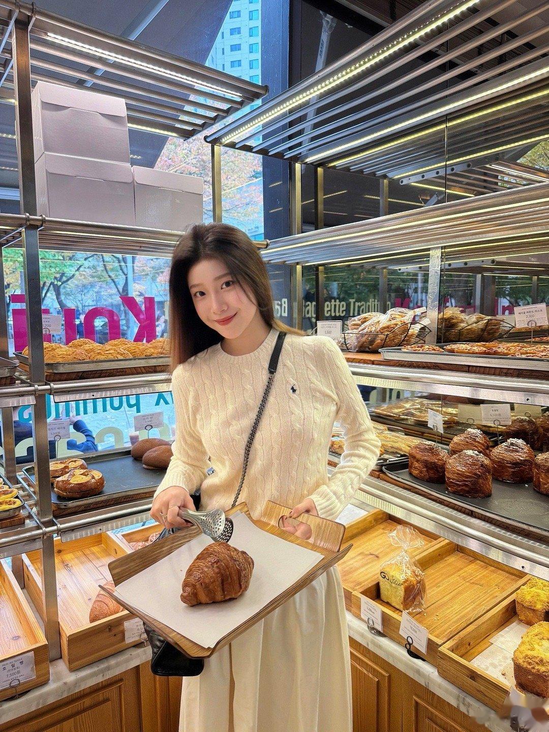 一起吃面包吧～  ​​​
