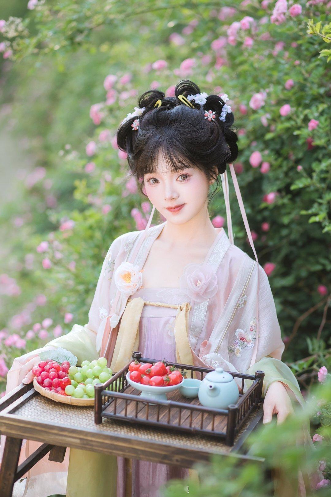 和姣姣一起拍了蔷薇汉服[超话]天津约拍古风写真甜妹北京约拍蔷薇蔷薇少女 ​​​