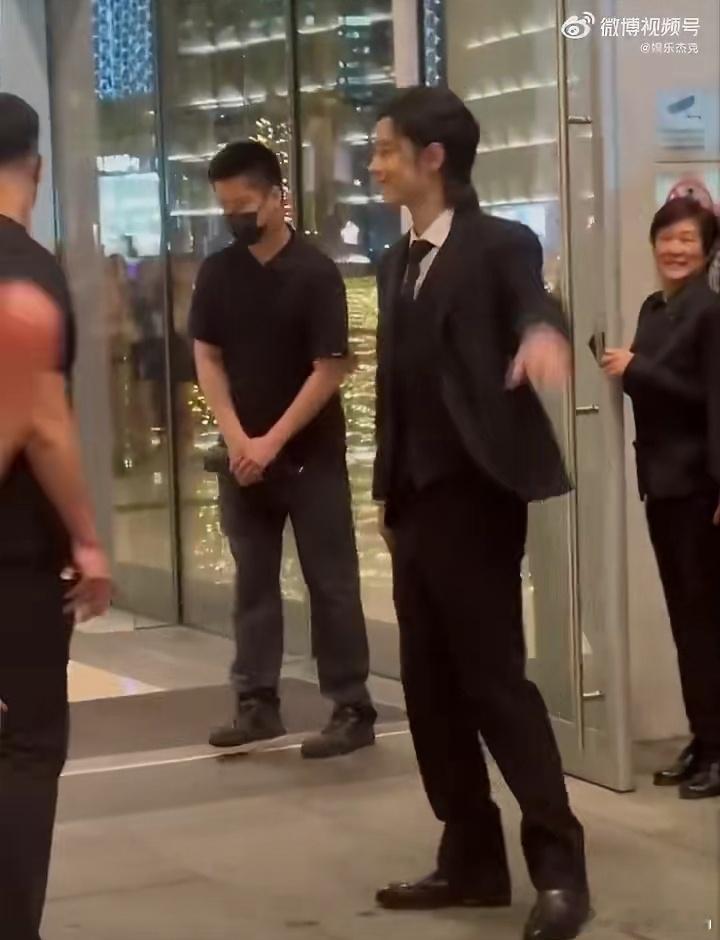 肖战香港人气人气高涨 如天气那般热烈 