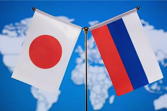 要说治日本，除了美国就是俄罗斯了，这不今天俄罗斯直接在日本临海试射导弹，别说通知