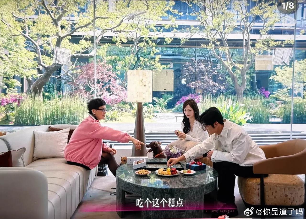 塔塔家境直接惊艳一众网友，定居嘉兴绿城晓风明月，紧挨南湖，属于本地顶奢高端住宅，