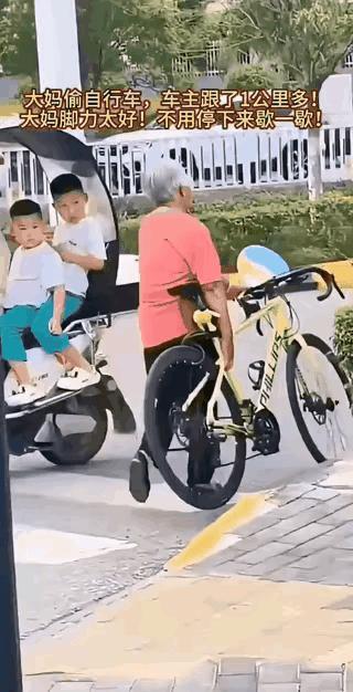笑死我了！男子上个厕所，大妈直接扛走自行车，男子默默跟了一公里不拦着
 
大千世