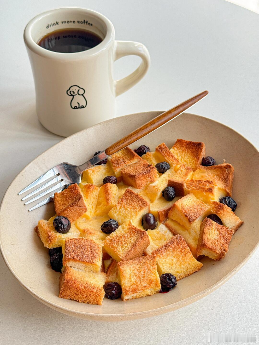 一人食brunch🍞蓝莓蛋奶烤吐司吐司消耗大法之：蓝莓蛋奶烤吐司！简单又好吃?