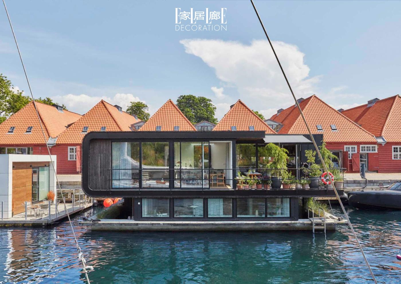 在水上生活是一种怎样的体验？两年前的一个夏日傍晚，拖船牵引着一座全新的...