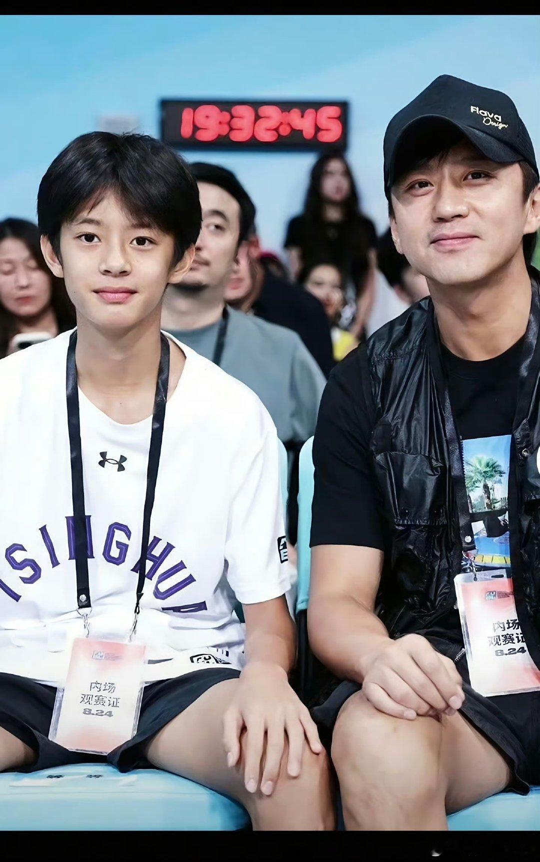 等等简直就是个灵珠来着，没想到魔丸邓超居然生了个灵珠儿子哈哈哈，而且等等不仅继承