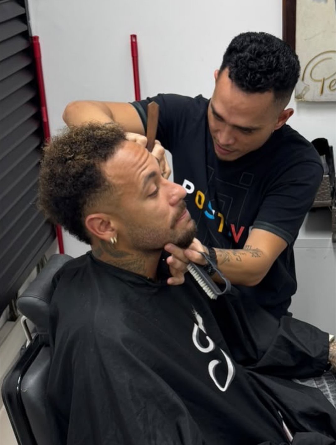 neymar[超话]修剪 胡子[喵喵]内马尔 ​​​