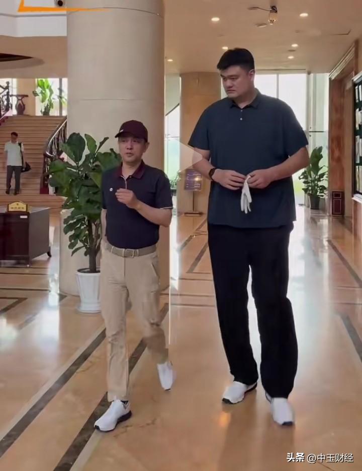 不比不知道！

姚明考察体验蔚来汽车，李斌亲自接待！

真高！这画面太有看点！姚