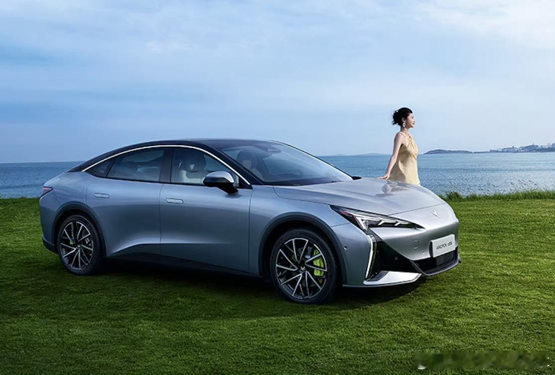 20万以内首款800V纯电轿车，不是小米，不是极氪，而是极狐阿尔法S5！而20万