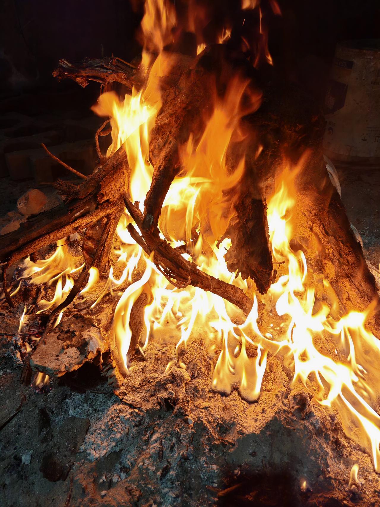 晚上和老公聊天，他说男人谈恋爱时想找个会玩漂亮的女朋友，结婚时又想娶个贤惠孝顺、