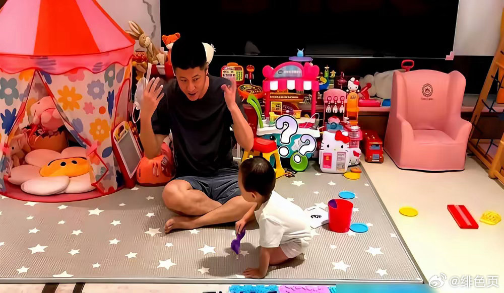 孙骁骁和任重那房子曝光时，我第一反应是，这俩人真敢住啊。客厅塞满帐篷、攀爬架，连