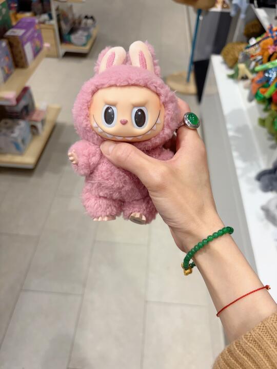 Labubu 配翡翠绝绝子🌷