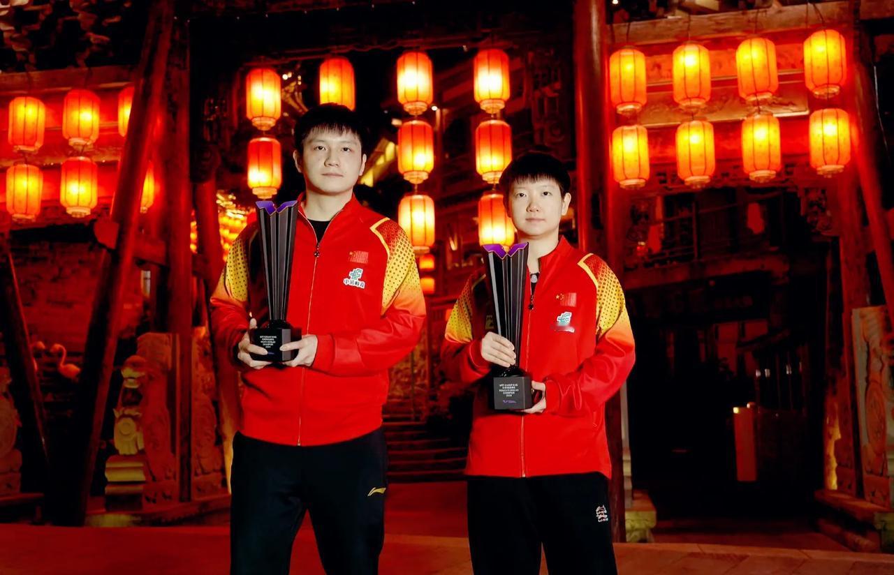 樊振东、孙颖莎大半夜拍城市宣传照！

重庆冠军赛夺冠后，樊振东、孙颖莎被安排前往