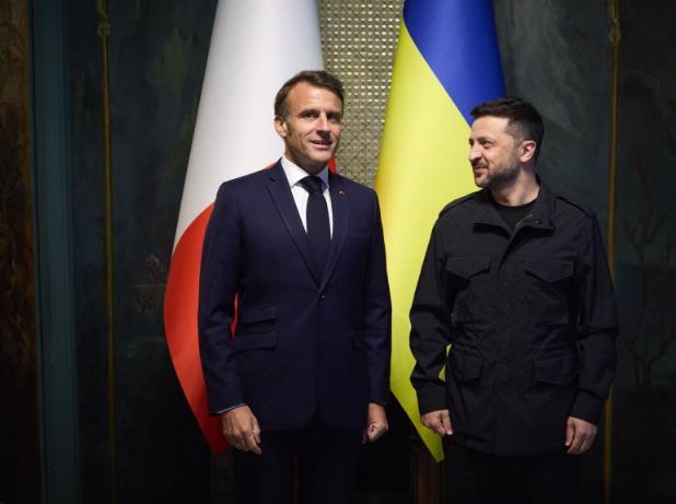 马克龙试图武装干涉俄乌战争。多家外媒发布快讯称，已经有多达2000余名法国士兵抵