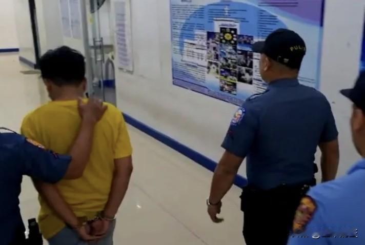 一名男子于1月1日凌晨两点在菲律宾马尼拉敦洛区第118号街区涉嫌鸣枪，目前已被警