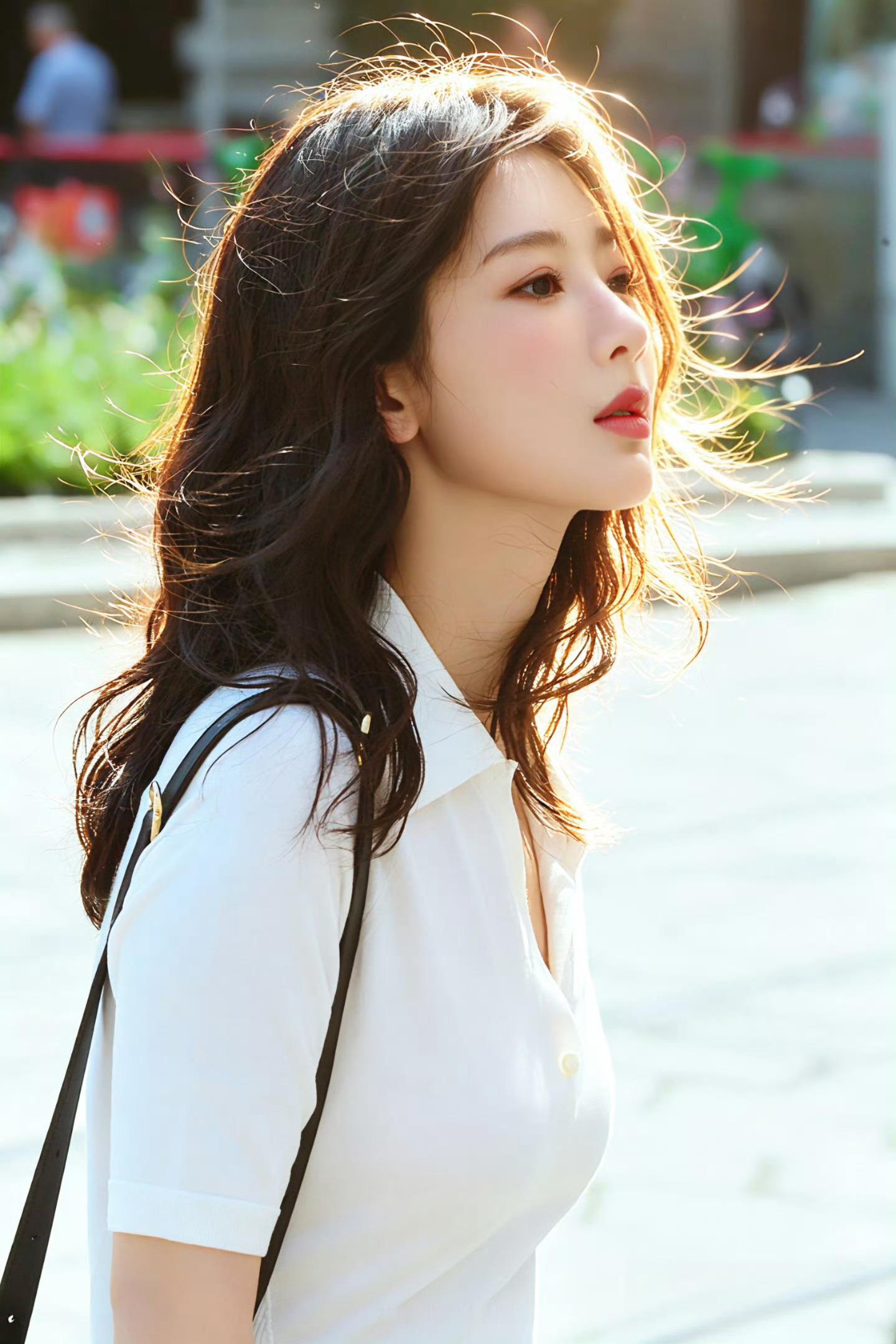 杨紫杨紫花开半夏的动人，刻骨不变的念想，一颗掌心无法抹去的痣。