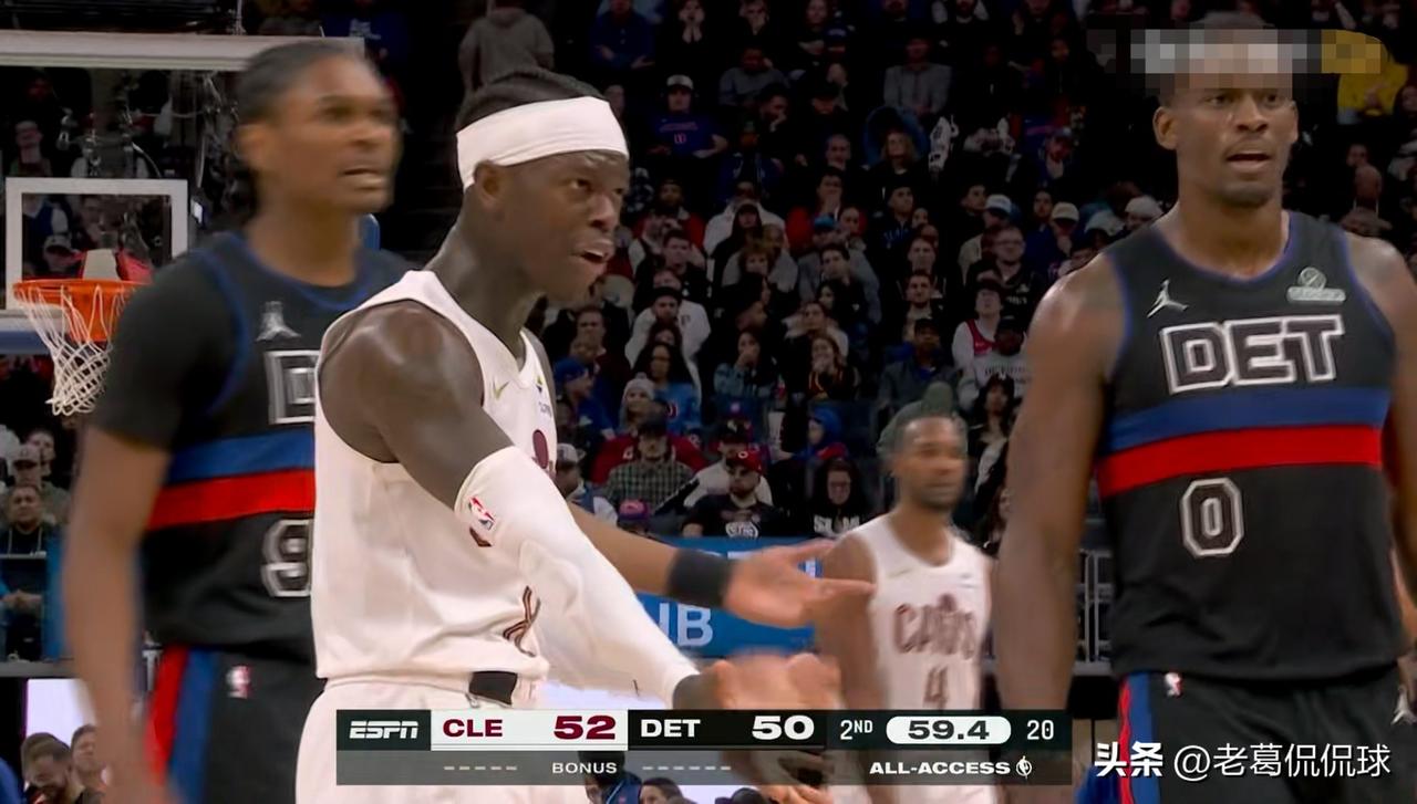 我强烈建议骑士主帅阿特金森弃用施罗德！在今天骑士客场挑战活塞的比赛中，目前双方半