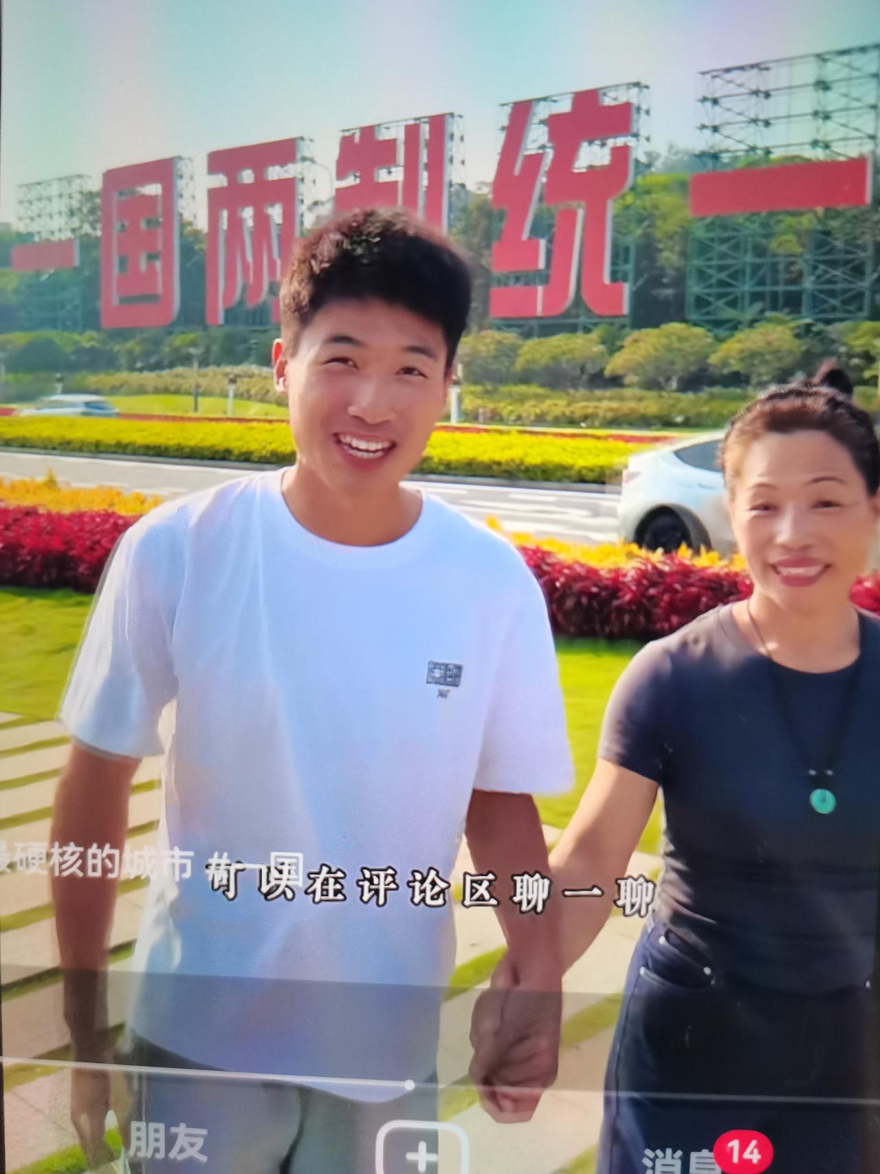 海军带母亲看海：小家团圆，盼两岸大同
 
最近，网红海军更新了一段格外治愈、也格