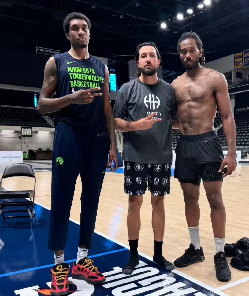 伦纳德再次勇夺休赛期MVP，下赛季他能不能在快船硬一次，哪怕就一次！

快船球星