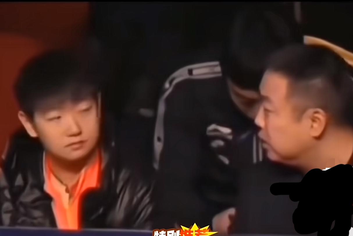 国梁：莎莎，我都提醒你多次了！
莎：啥事儿？

国梁：为什么打比赛总皮“松”？