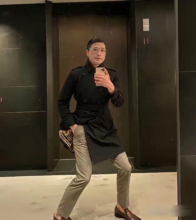 人类高质量男性高调复出，不过好像胖了一圈 