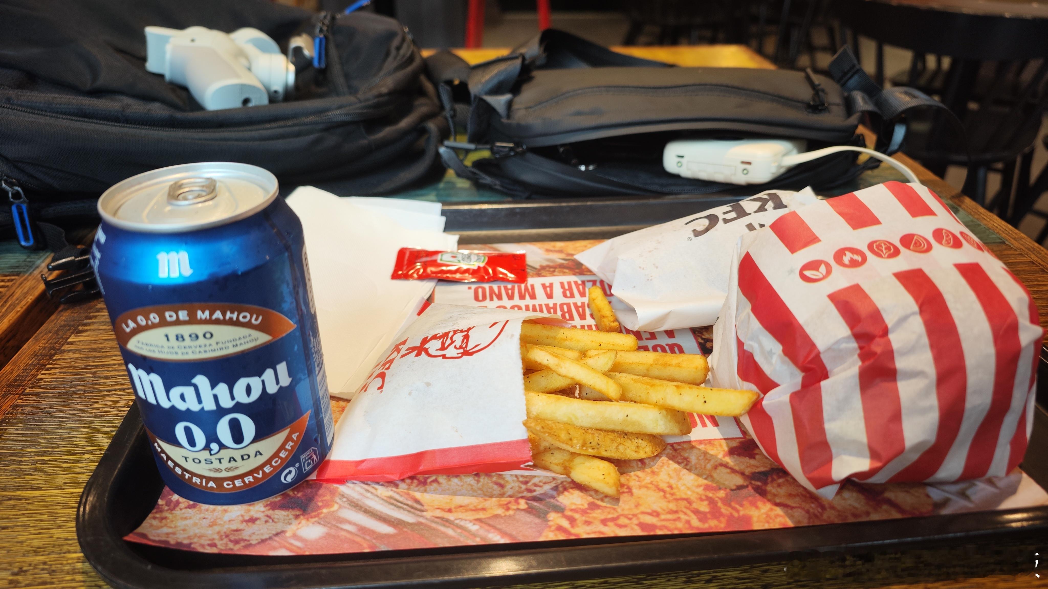 你别说，拉科鲁尼亚的K记比圣地亚哥好吃太多了。颇有法国K记的风貌。想起上大学时，