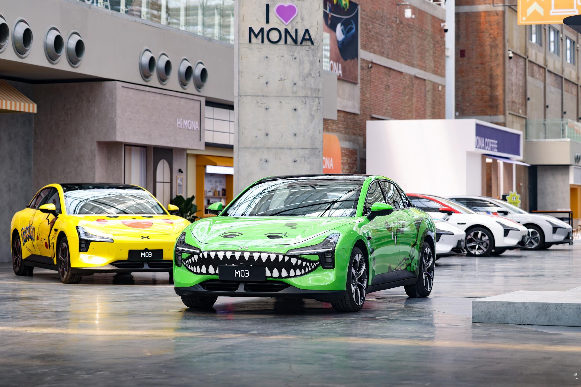 今晚小鹏MONA M03 MAX上市，刷到一张现场图，挺会紧跟时事啊，但好像少个