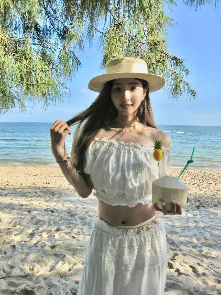 也算是有进步了[无聊]以前和运营吵完架直接下播回家了现在和运营大吵完继续灰溜溜的