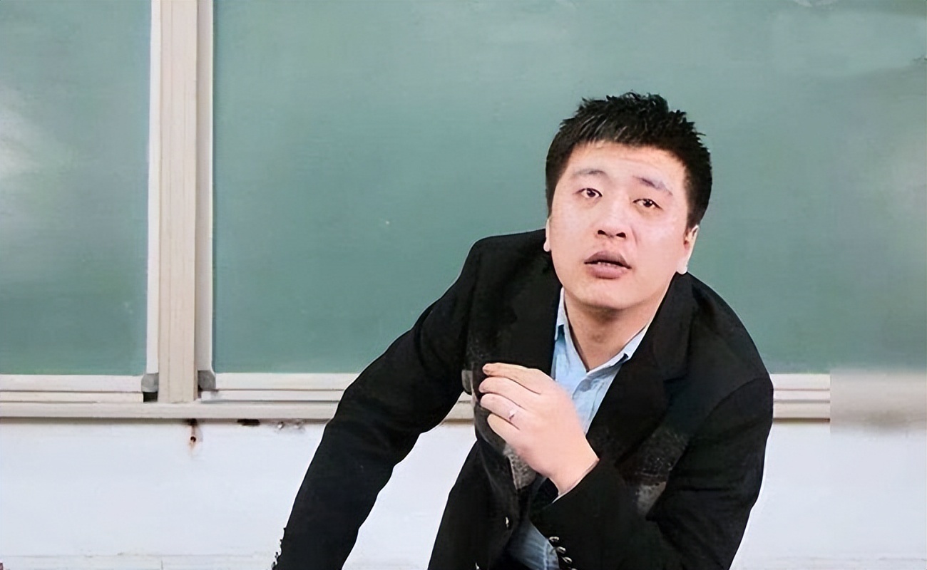 20岁女生长期开灯睡觉胖到200斤35家媒体啊，它们就这样堂而皇之的发出来了……