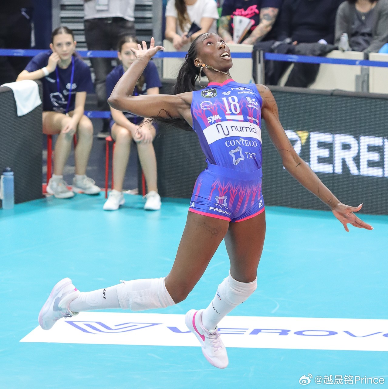 ⚔️ 欧冠女排1/4决赛首回合，米兰队在局分2-0领先的大好形势下遭瓦基弗银行逆