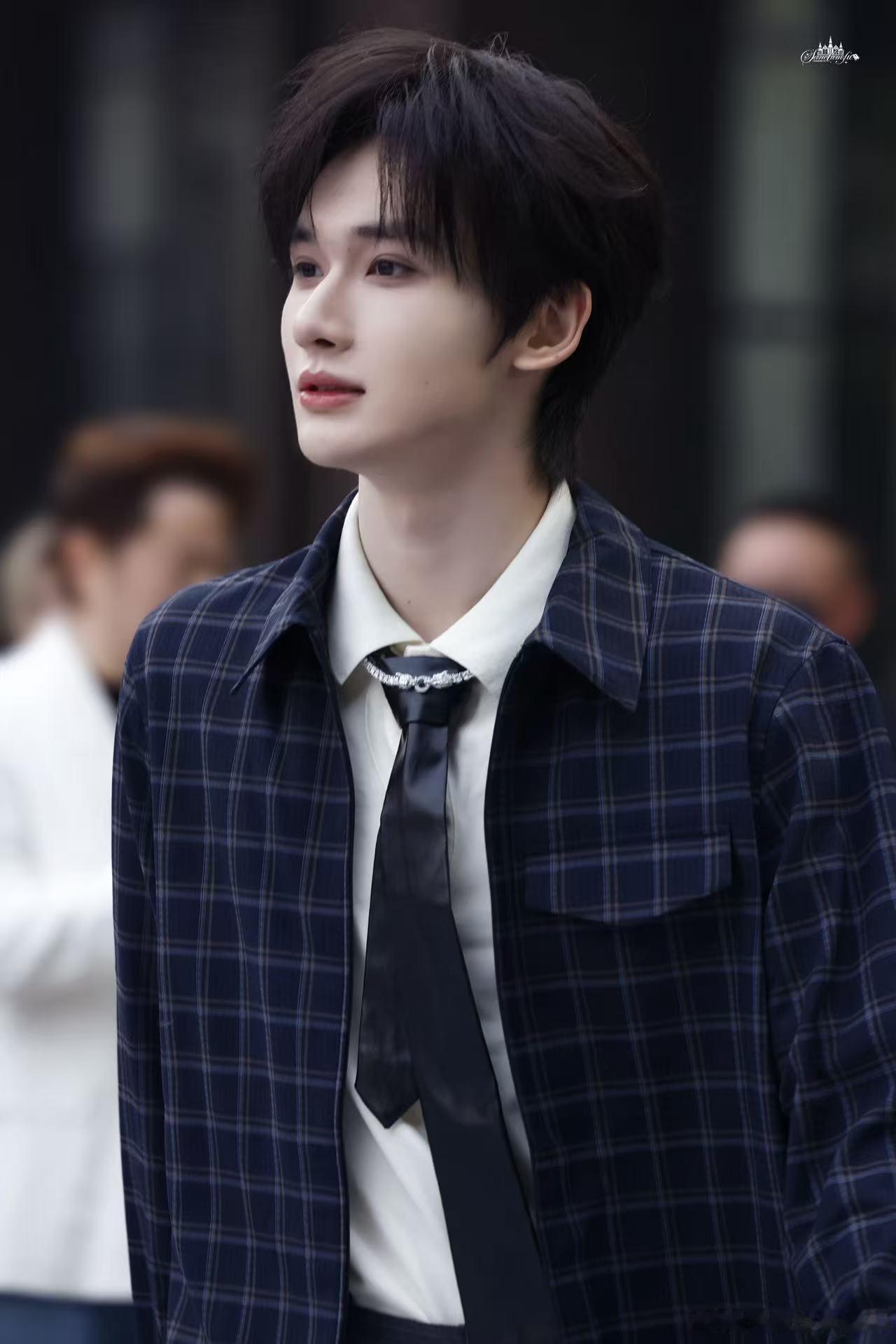 余宇涵北京国际电影节造型 不靠夸张造型博眼球，用自身气质撑起全场，低调却很有存在