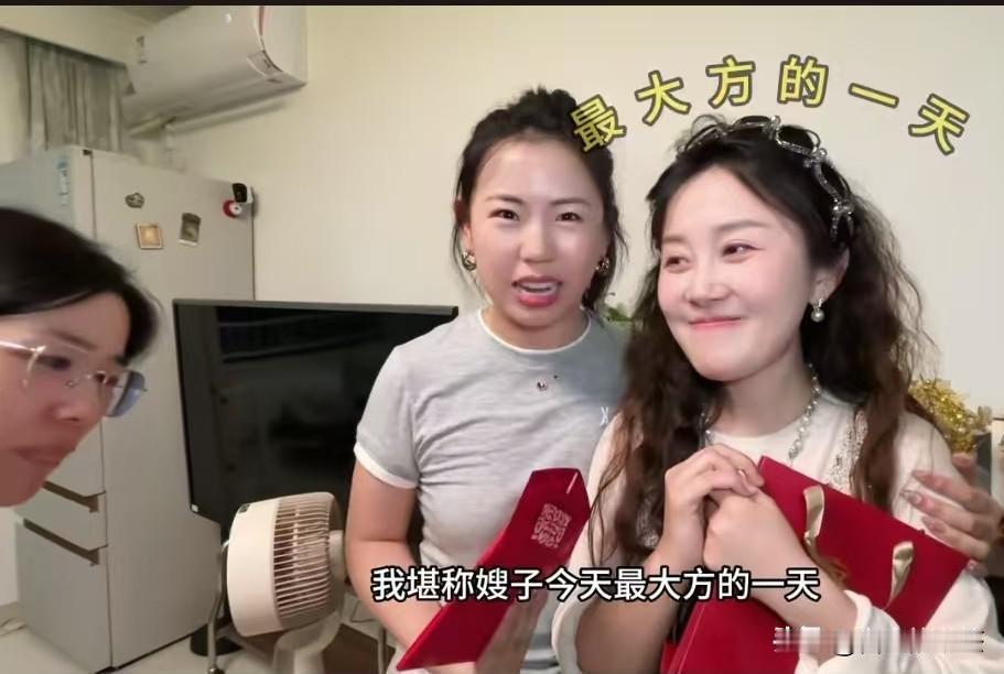 真心话全当玩笑话说了出来
        娜姐要举行婚礼了，不辣嫂子去给上礼了，