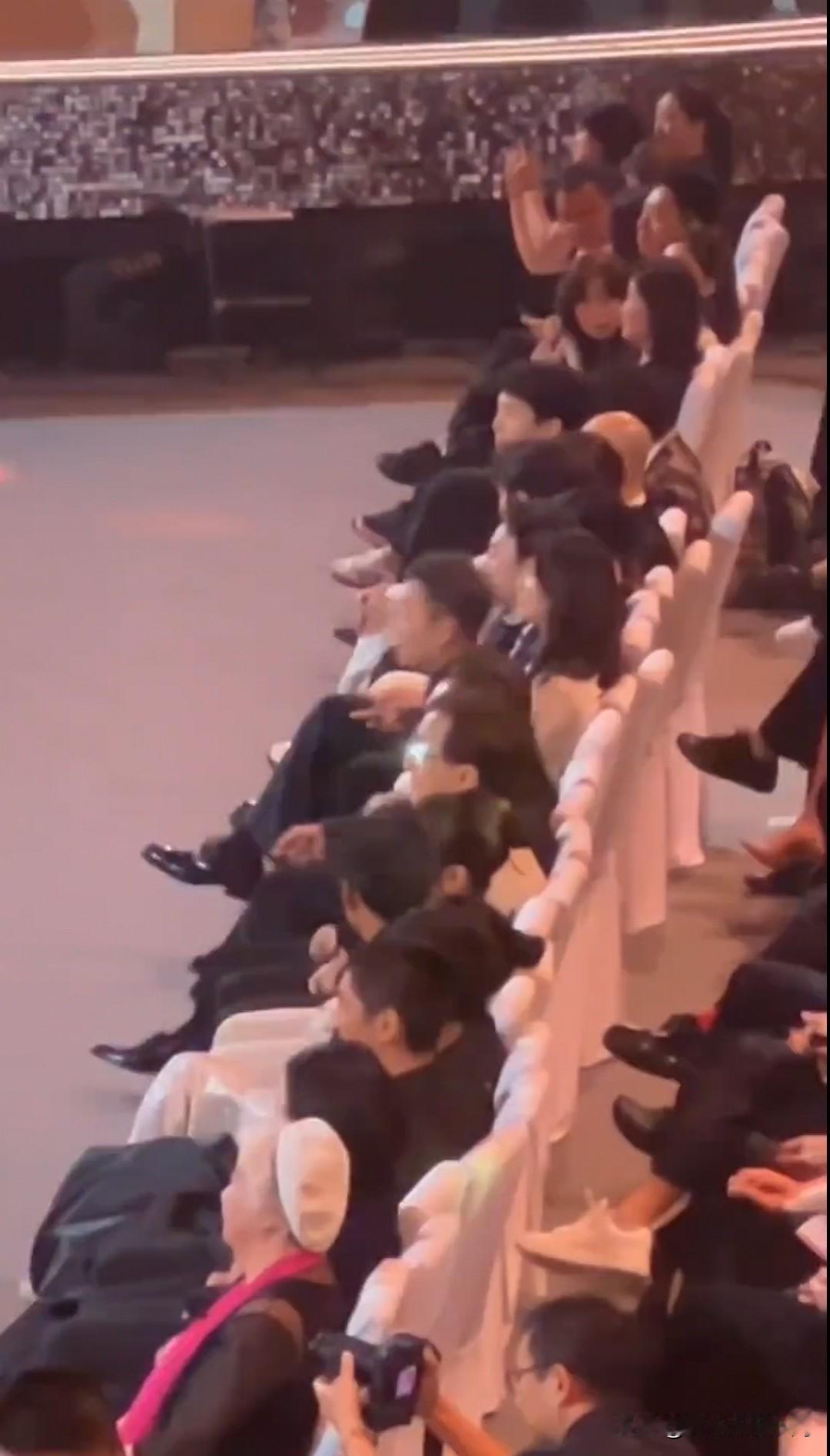 张译的魅力在于解决问题的能力[比心][比心][比心] 张译这个演员就是本着艺术家